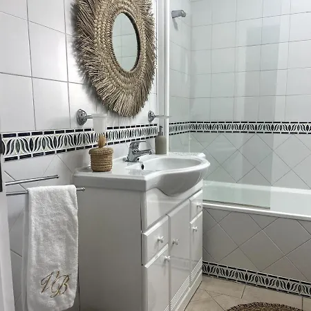 Blue Wave Apartment *